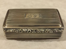 Load image into Gallery viewer, GEORGE IV SILVER SNUFF BOX, by Thomas Shaw, Birmingham, 1828.