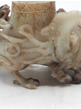 Load image into Gallery viewer, A black and white jade vase and cover 19th century