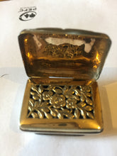 Load image into Gallery viewer, A GEORGE III SILVER VINAIGRETTE, BY JOHN SHAW, HALLMARKED BIRMINGHAM, 1819.