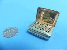 Load image into Gallery viewer, A GEORGE III SILVER VINAIGRETTE, BY JOHN SHAW, HALLMARKED BIRMINGHAM, 1819.