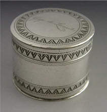 Load image into Gallery viewer, EARLY RARE FRENCH 1780 SiLVER SNUFF  BOX.