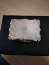 Load image into Gallery viewer, Victorian silver shaped rectangular vinaigrette by Nathaniel Mills, Birmingham 1843