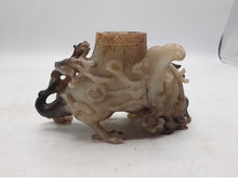 Load image into Gallery viewer, A black and white jade vase and cover 19th century
