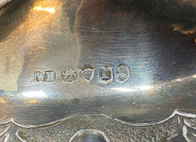 Load image into Gallery viewer, A William IV silver circular cream jug