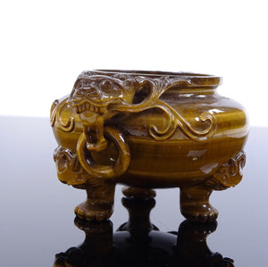 A chinese carved tiger´s eye incense burner. Missing lid.